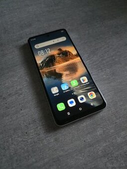 Rozbaleny telefón Infinix Smart 8 – komplet balenie
