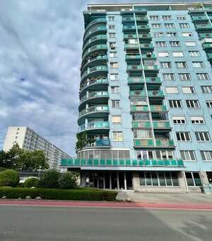 Predaj 3-izbového bytu v Ružinove s lodžiami a parkingom