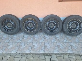 Vw golf zimne pneu. Na diskoch - 1