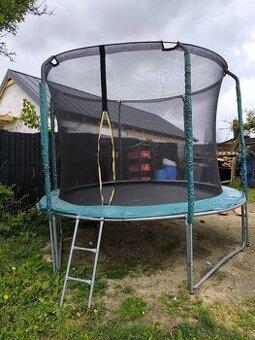 Trampolína