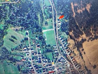 Pozemok s rozostavanou stavbou, stavebnym povolením a potoko