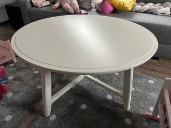 Konferencny stolik ikea biely