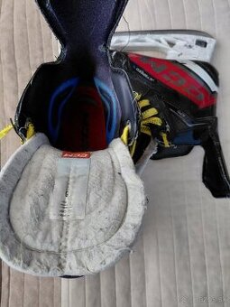 Predám použité hokejové korčule 35 a 65 eur podľa typu a