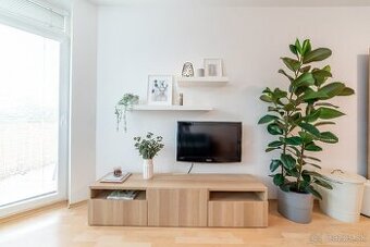 IKEA skrinka pod TV