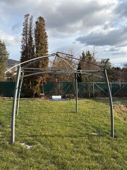 Predám konštrukciu na záhradný altanok + plachty k tomu