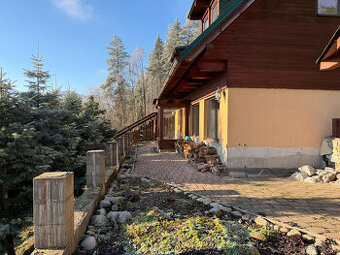 -NA PREDAJ- romantický rodinný domček Valaská, okres Brezno