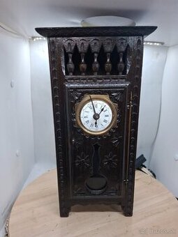 Predám funkčné starožitné minipodlahové hodiny J.C. s budíko