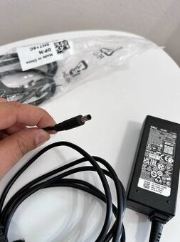 Originálna nová nabíjačka na notebook DELL 19,5V 2,31A 45W.