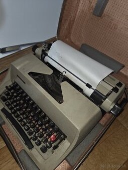 Písací stroj CONSUL 2223 – plne funkčný, originál kufor