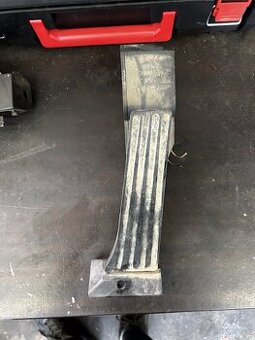 Plynový pedal BMW E46 E39 E53 E60 E90 E83