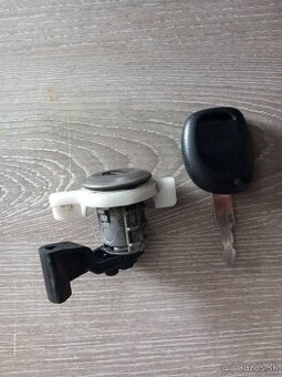 Predám vložku zámku na soferove dvere renault Thália rok2011