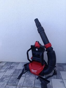 Chrbtový fúkar na 4 akumulátory Milwaukee