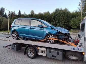 VW Touran 1.5 TSI havarovaný