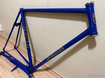 Favorit F8 rám na bicykel Pekny Stav
