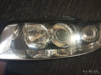 Audi A4 B6 svetlomet lavý