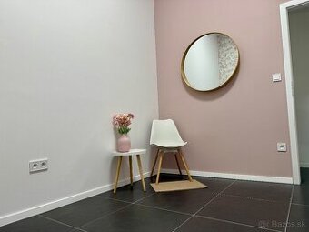 🌿 VOĽNÁ MIESTNOSŤ V ESTETICKOM SALÓNE AMASTU V BB