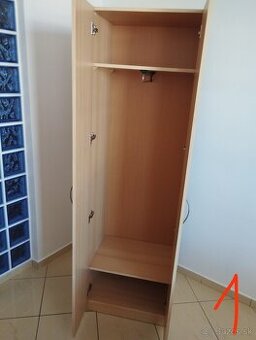 Starší firemný nábytok - rôzny