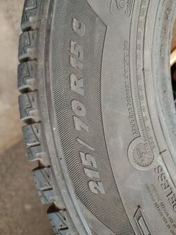 Predám zimne pneumatiky na dodávku  215/70 R 15