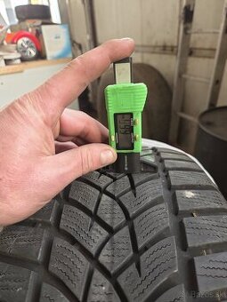 Zimne Pneumatiky 215/55R17