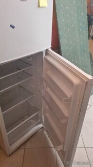 Chladnička s mrazničkou, nova, úplne funkčná, 210 litrov