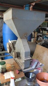 Kladivkový šrotovník