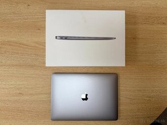 MacBook Air M1 2020 8GB 256 GB, bat 97%, 57 cyklov