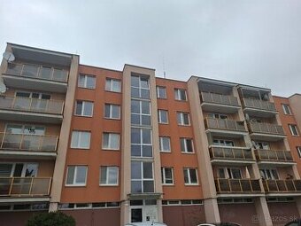 PREDAME 3IZBOVY BYT A GARAZ  V TRENCINE