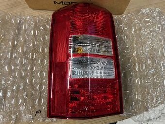 Zadne svetlo lave Jeep Patriot