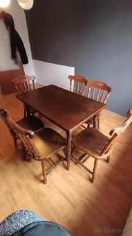 Stôl a 6ks stoličiek z masívu aktuálne do zmazania