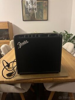 Fender Mustang LT25 gitarové modelingové combo/amp