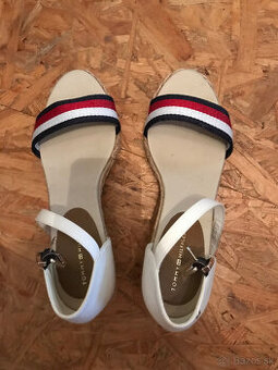 Dámske topánky zn. Hilfiger