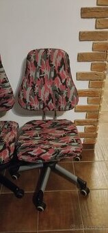 Otočné kreslo na kolieskach