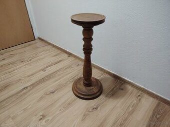 Drevený stojan na kvety