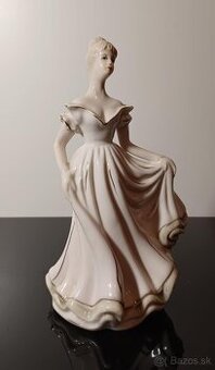 Porcelánová stará soška dáma