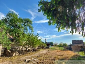 Priestranný pozemok v centre podunajskej vinárskej dedinky