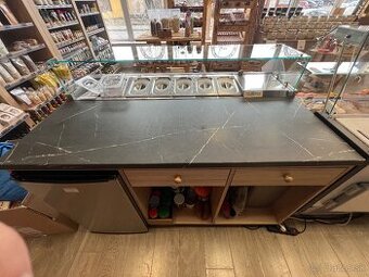 Gastro chladiaca vitrína/saladeta so sklenenou nadstavbou