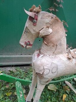 Starozitny konik na predaj, na renovaciu.