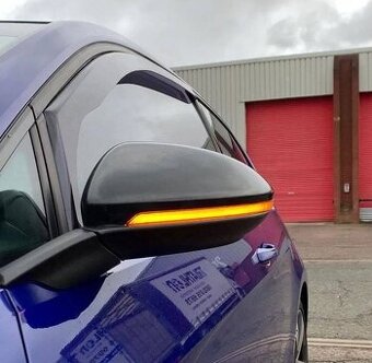 Dynamicke LED smerovky spatnych zrkadiel