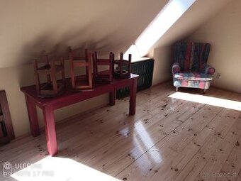 Drevený stôl nízky + stoličky 4 ks