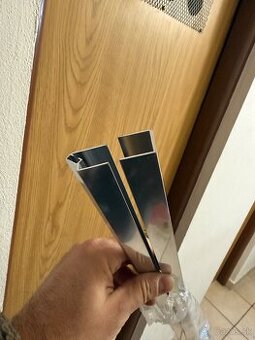 Fixacne listy na sprchovy kut