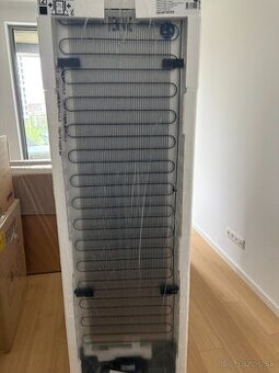 Vstavaná kombinovaná chladníčka - nová