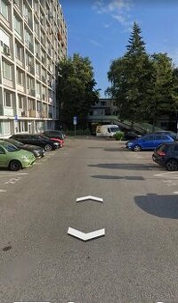 Predám pozemok s 2parkovacími miestami