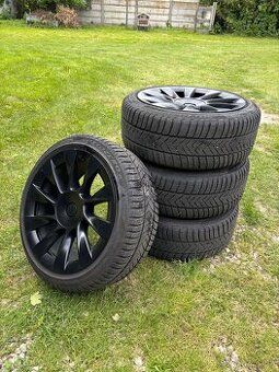 Predám zimné kolesá+pneumatiky Pirelli 255/40 R20 – Tesla Y