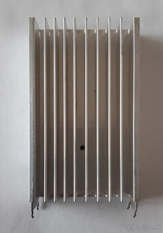 Hlinikovy chladic rebrovany / vertikalny. 100 x 60 x 25 mm