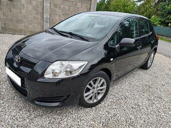 predam,Toyotu Auris 1.4VVTi, benzín, klima