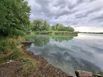 Zlaté piesky 1 izb byt,s pozemkom 250m2,voda, 50m od jazera