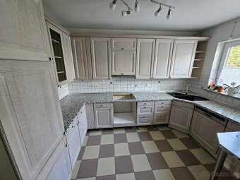 Masívna kuchynská linka z Nemecka so spotrebičmi