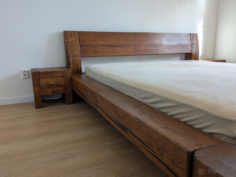 Manželská postel zo starých trámov