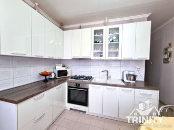 Na predaj veľký 3-izbový byt s balkónom v meste Nové Zámky