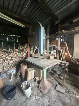 Pasová pila na drevo